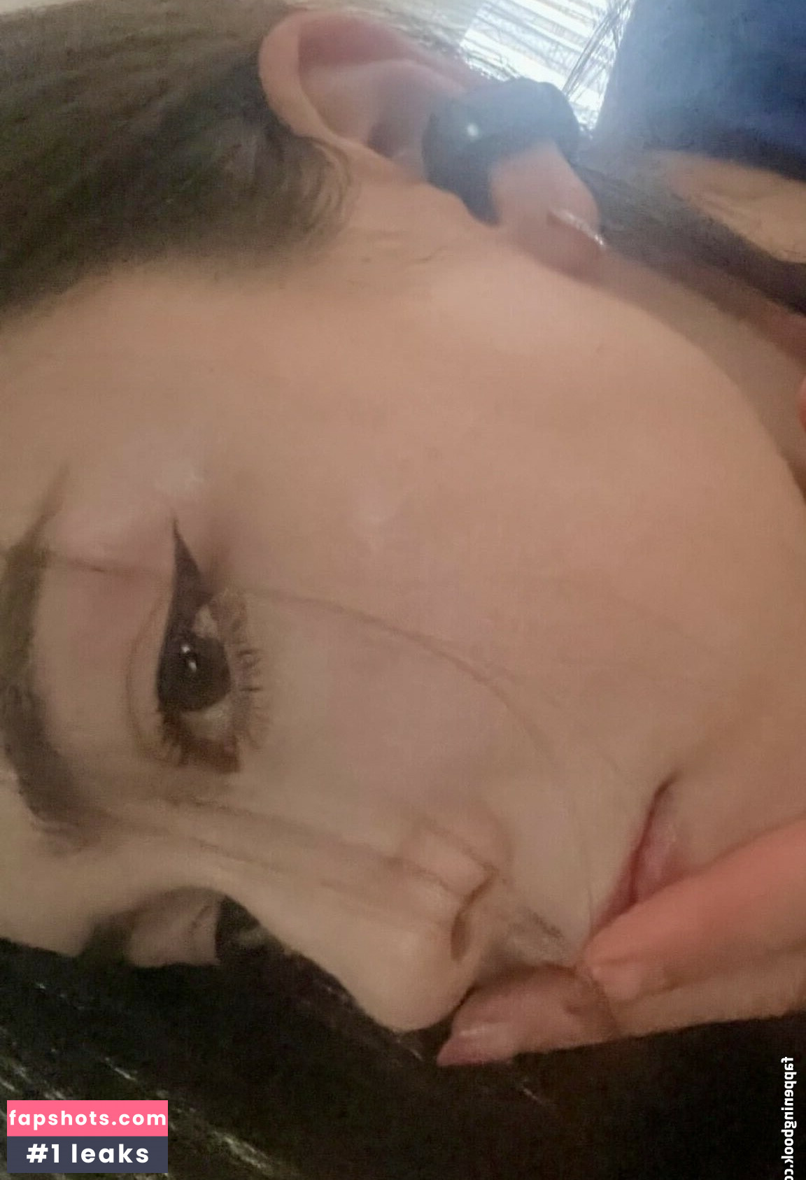 Lauren Tsai gallery photo #40