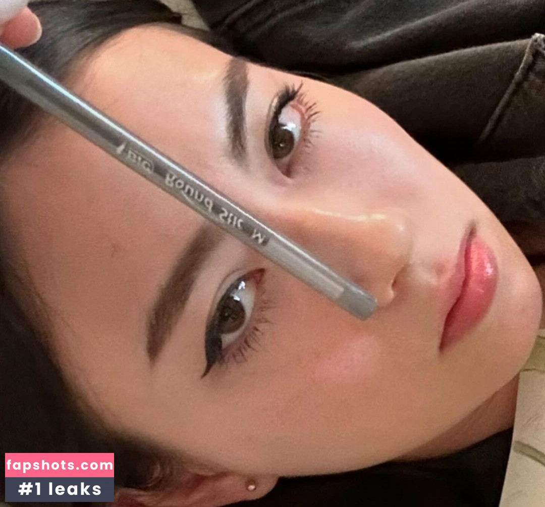 Lauren Tsai gallery photo #42