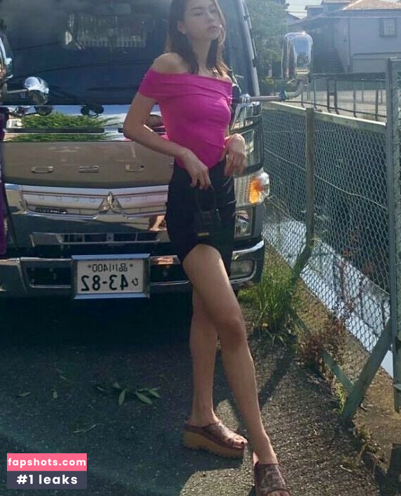 Lauren Tsai gallery photo #44