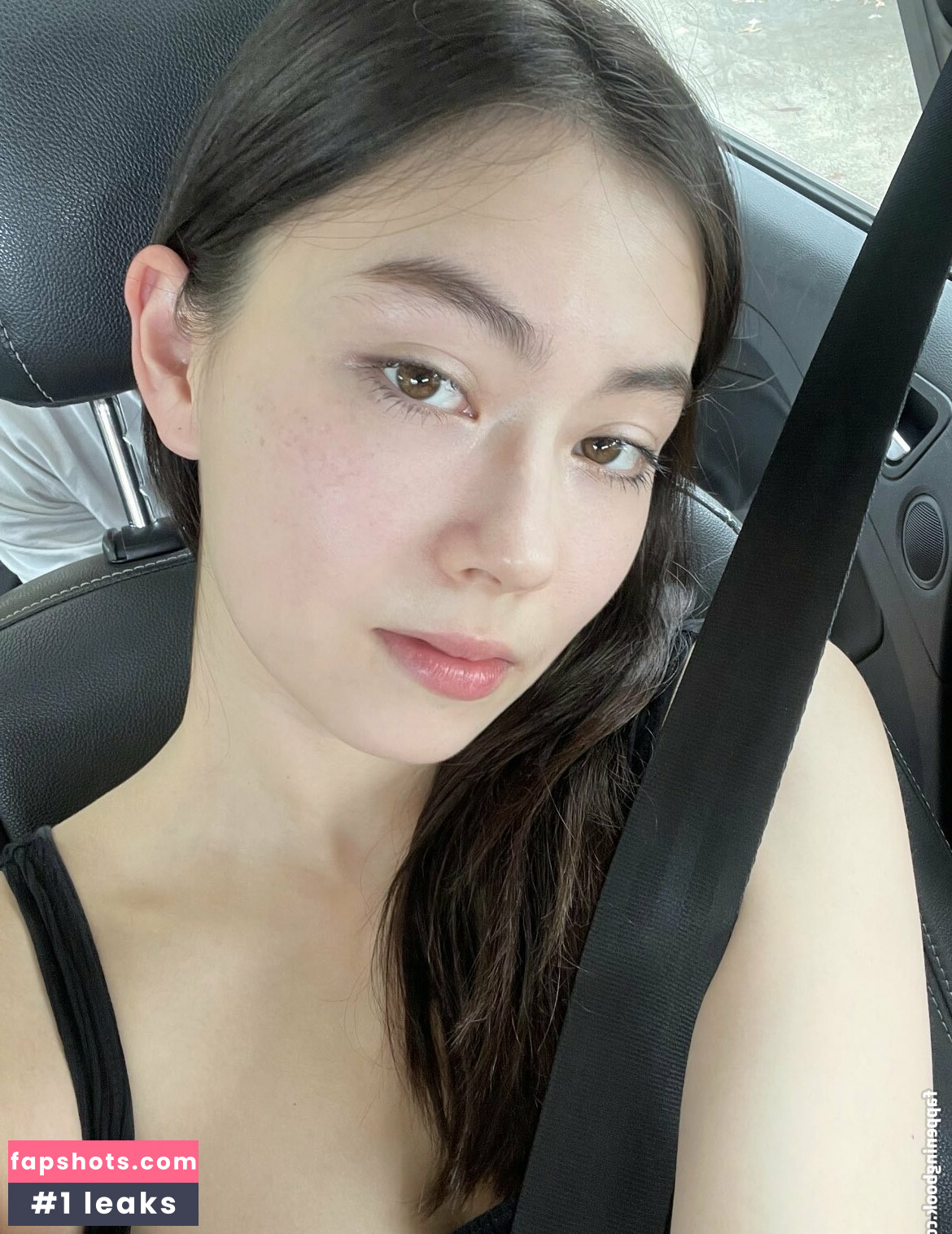 Lauren Tsai gallery photo #57