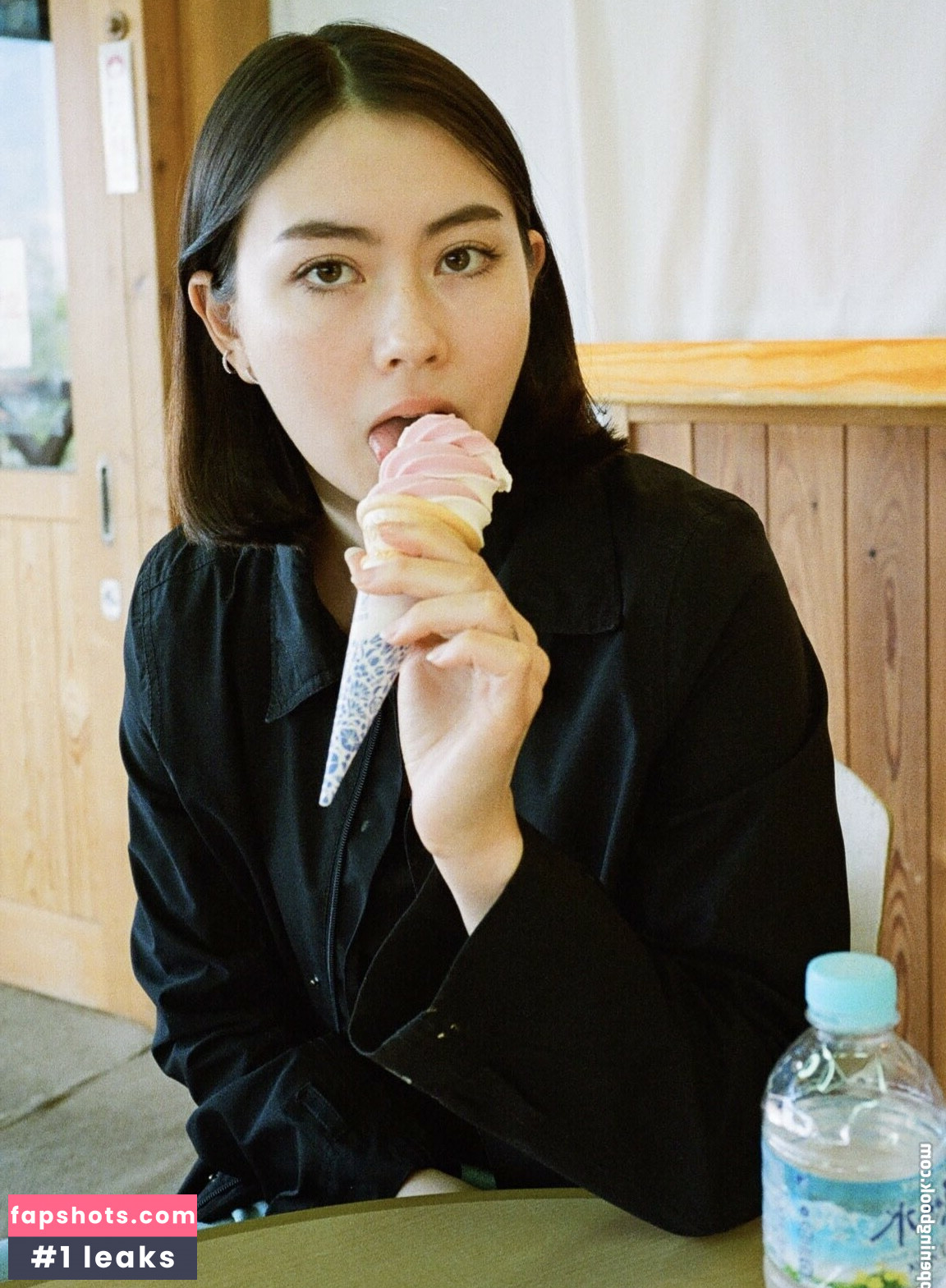 Lauren Tsai gallery photo #58