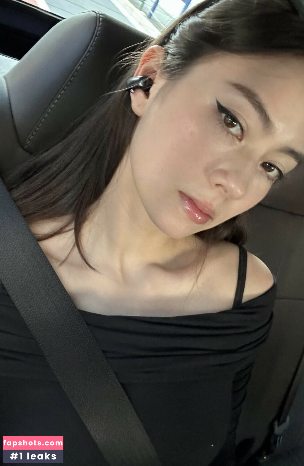 Lauren Tsai gallery photo #66