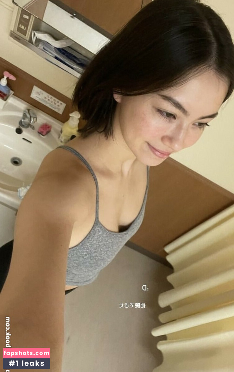 Lauren Tsai gallery photo #73