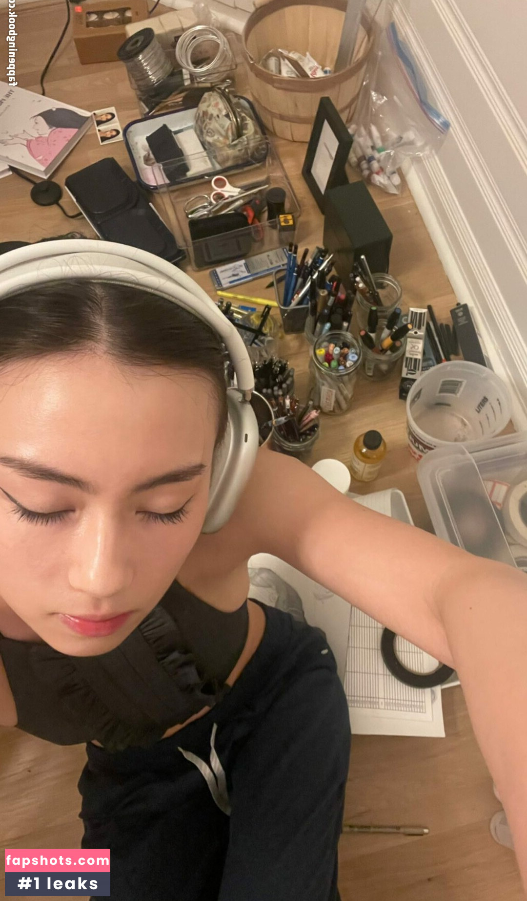 Lauren Tsai gallery photo #78