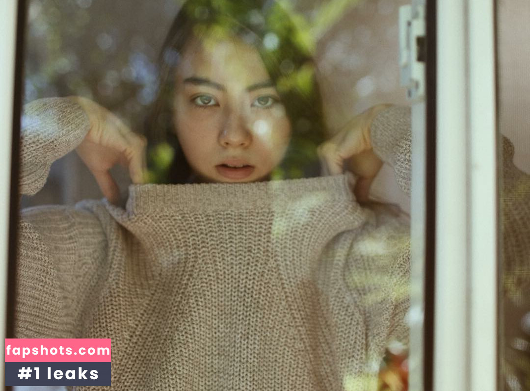 Lauren Tsai gallery photo #82