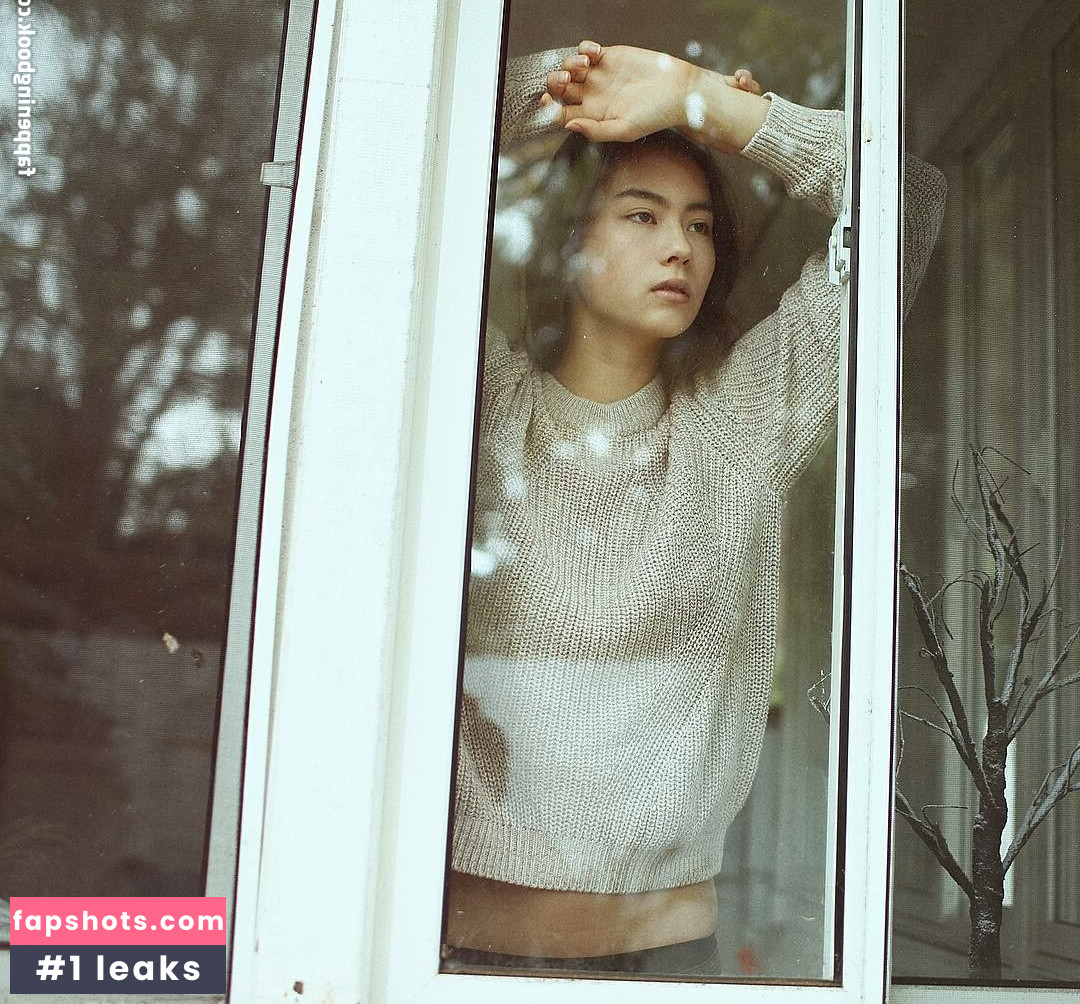 Lauren Tsai gallery photo #83