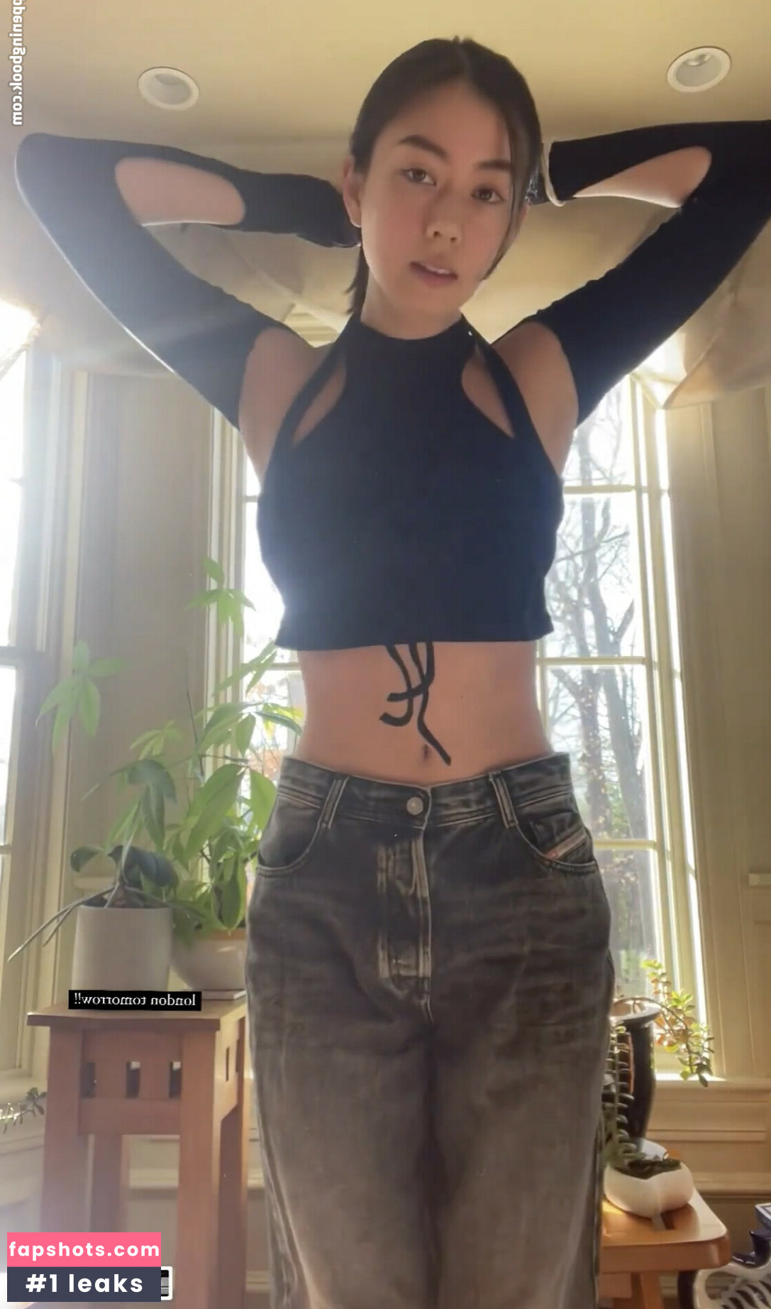 Lauren Tsai gallery photo #90