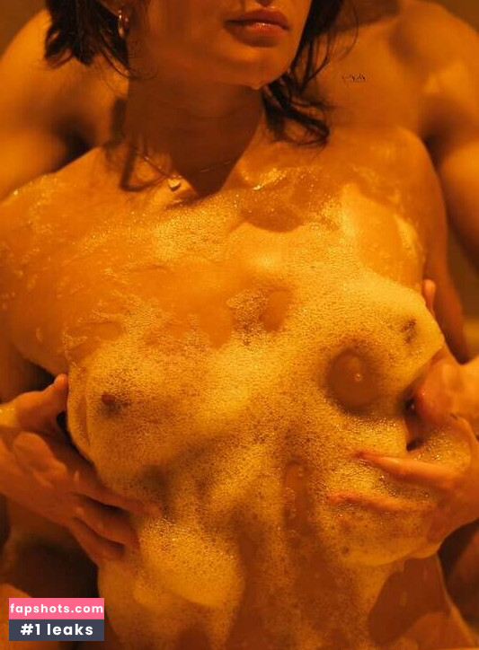 Lauren Walker nude babe gallery