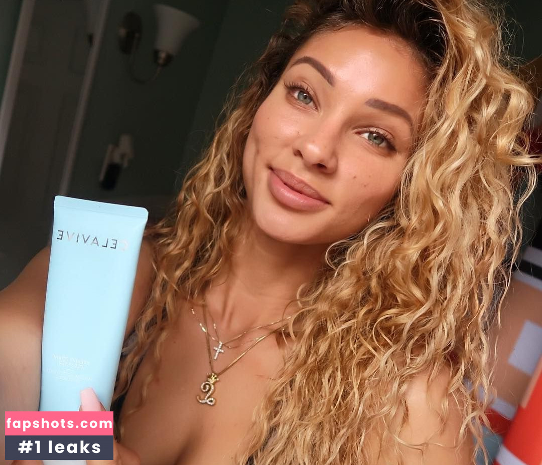 Lauren Wood nude babe gallery