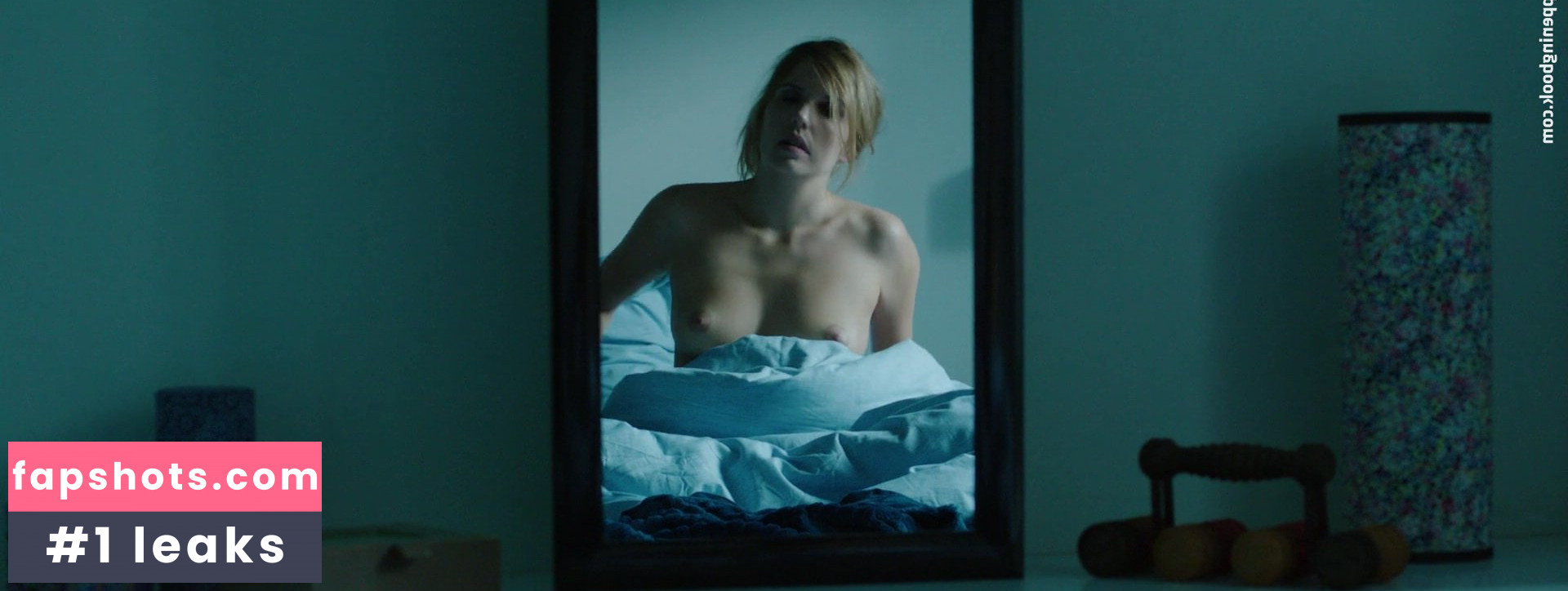 Laurence Arné gallery photo #18