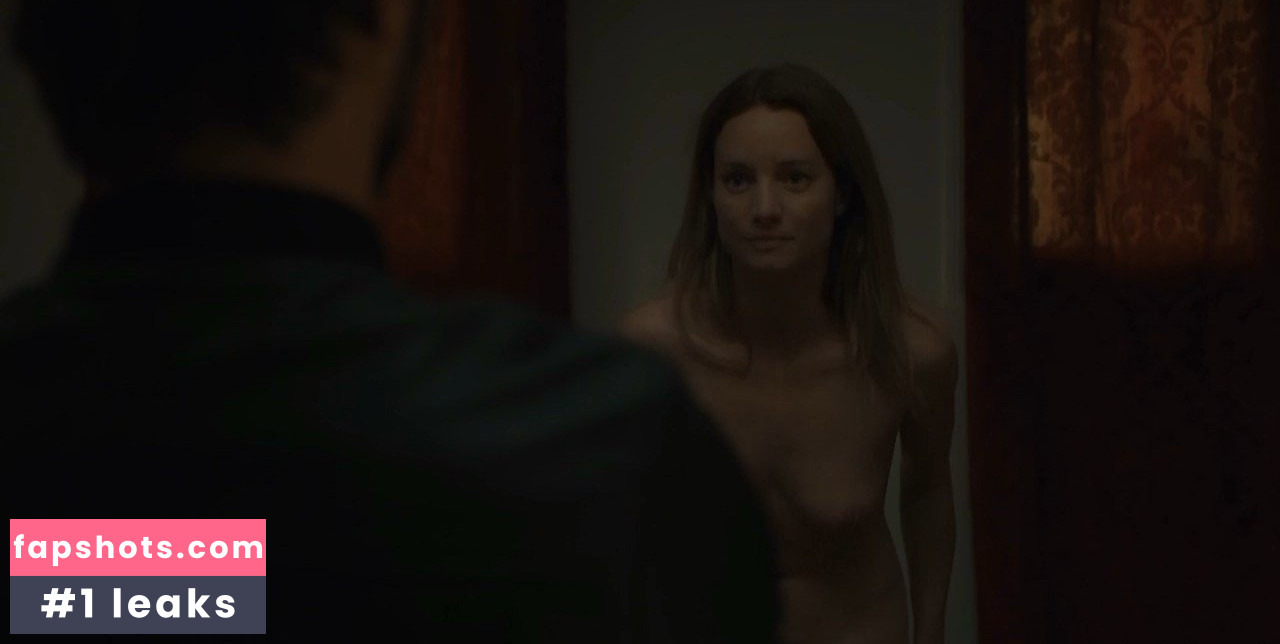 Laurence Leboeuf nude babe gallery