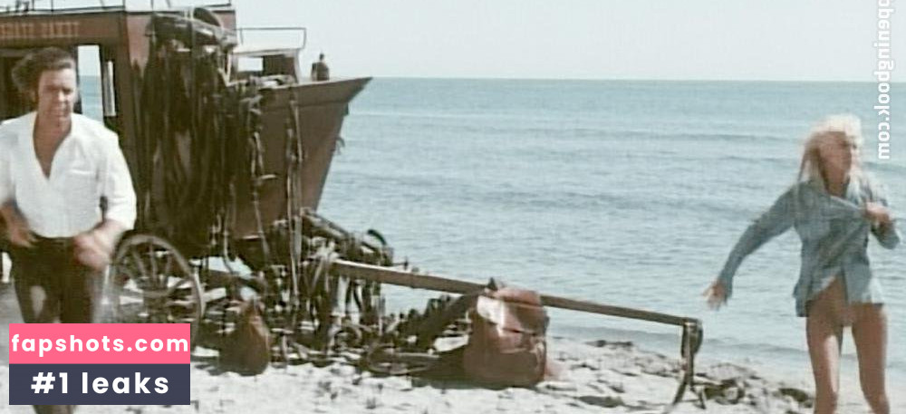 Laurene Landon nude babe gallery