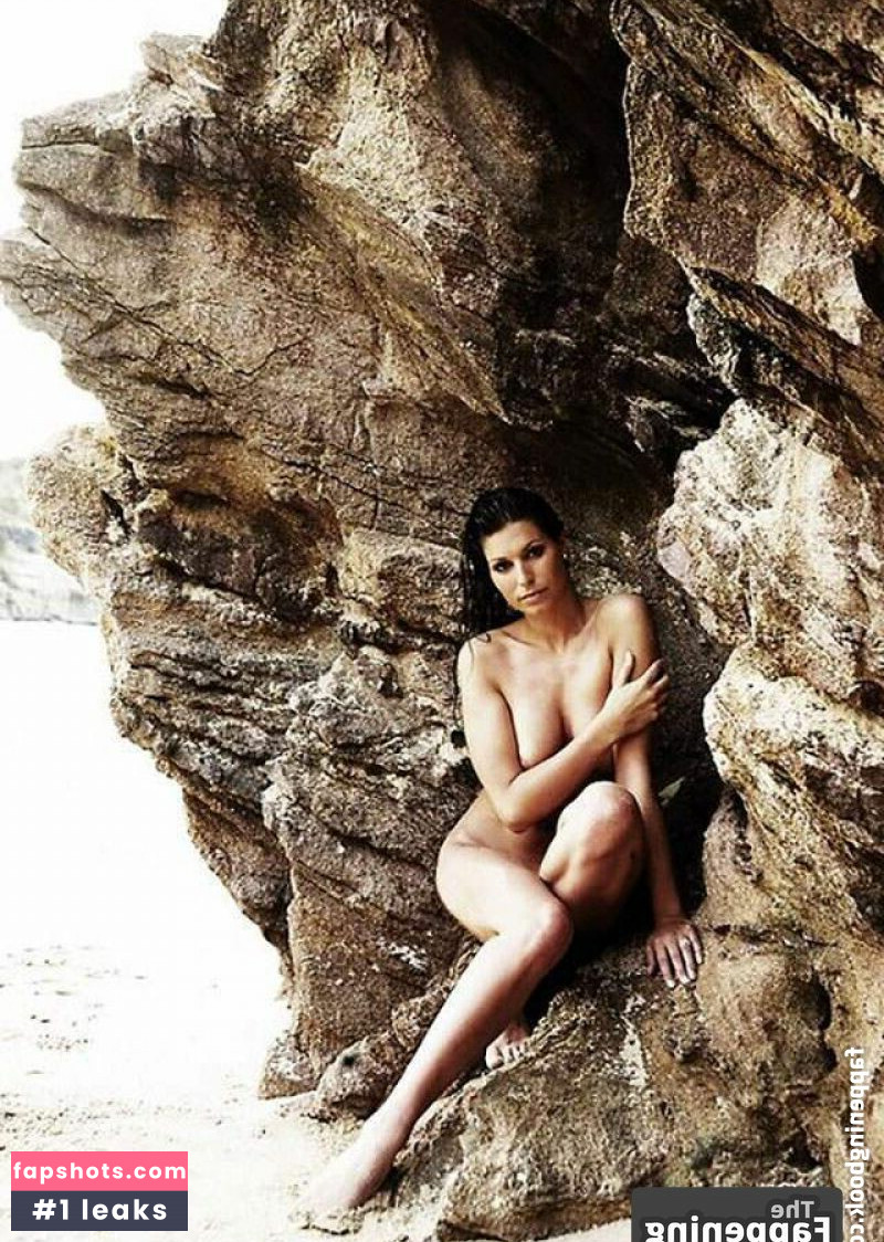 Laury Thilleman gallery photo #33