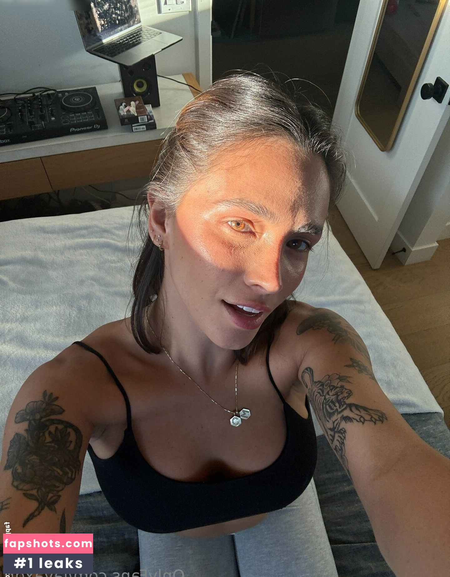 Lavaxgrll gallery photo #12