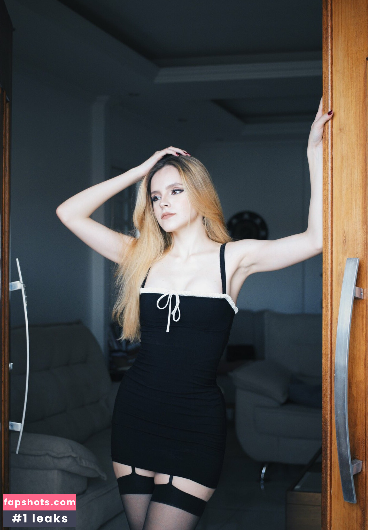 Lavifiorio nude babe gallery