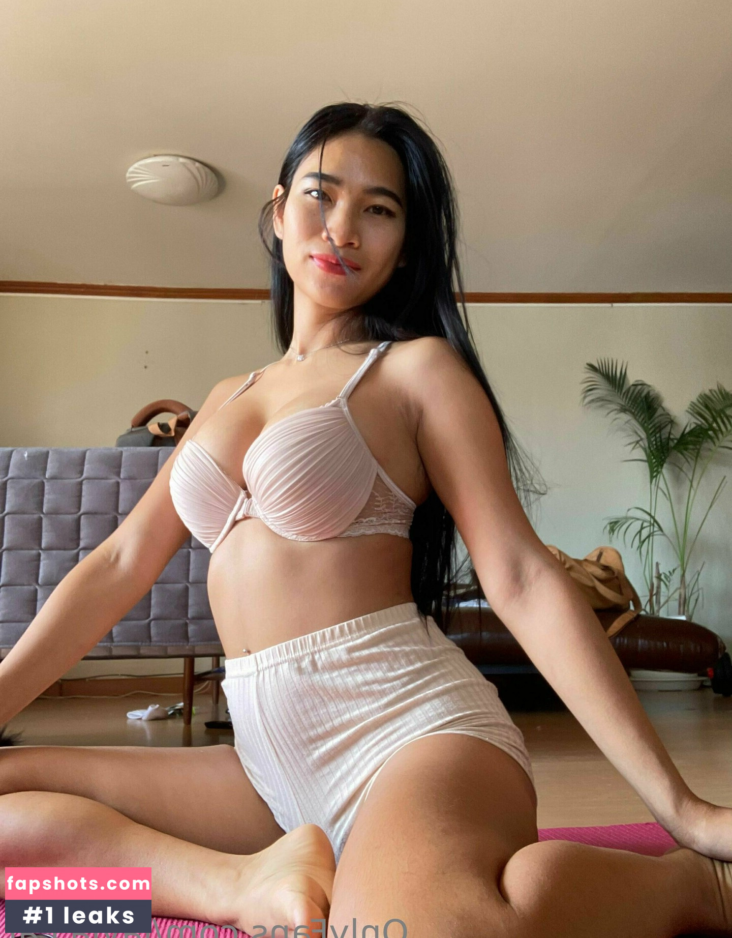 layla.cat gallery photo #14