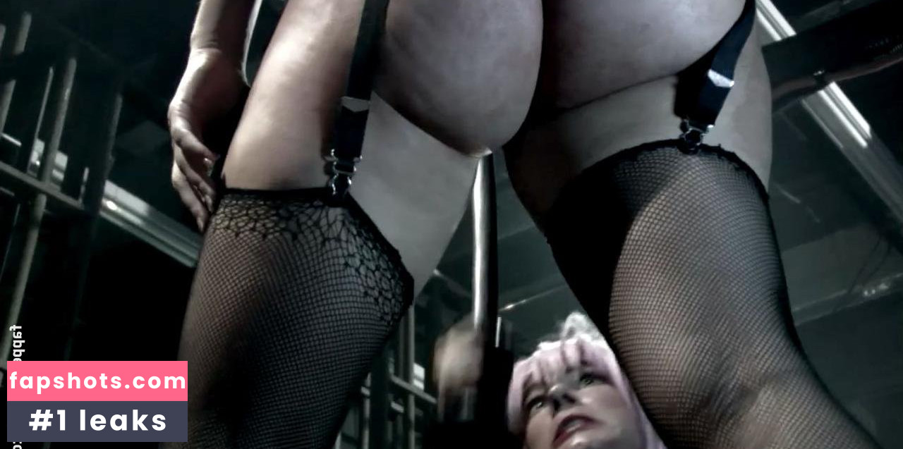 Layla Price nude babe gallery