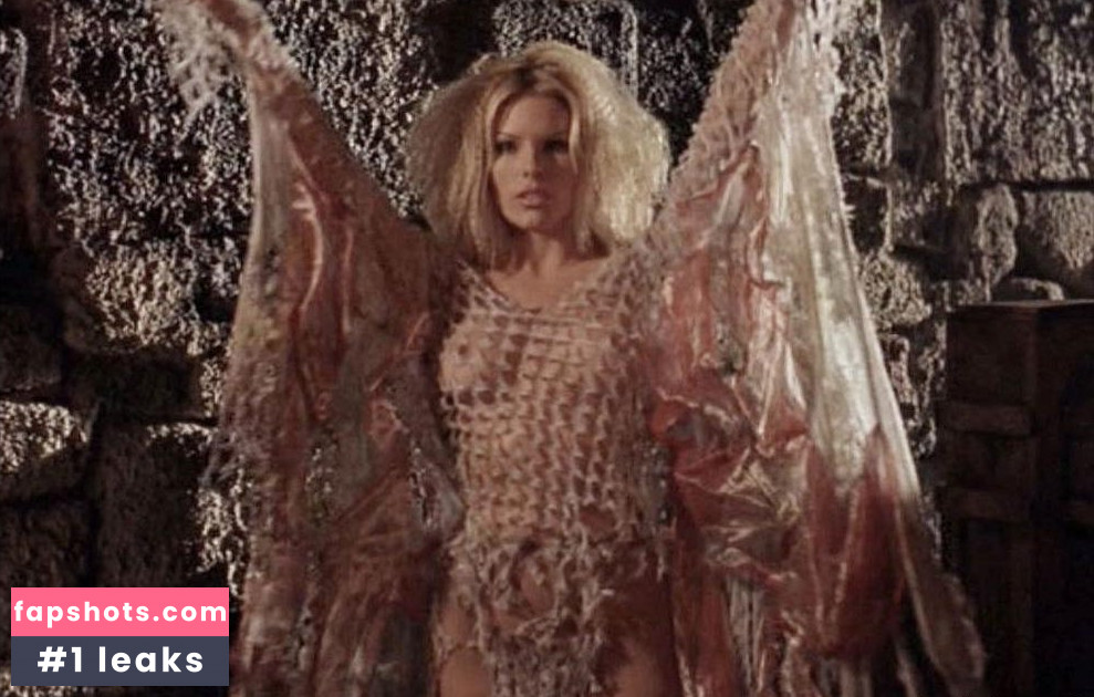 Layla Roberts Nude Leaks OnlyFans Photos #6 - LeakJerk