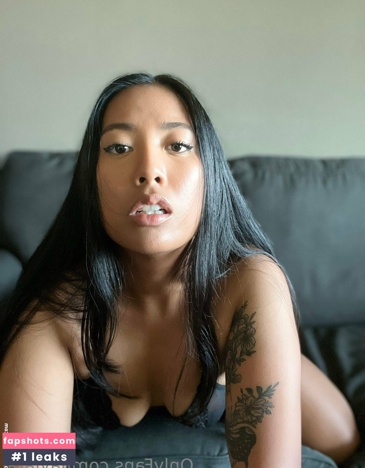 Layla Tai gallery photo #10