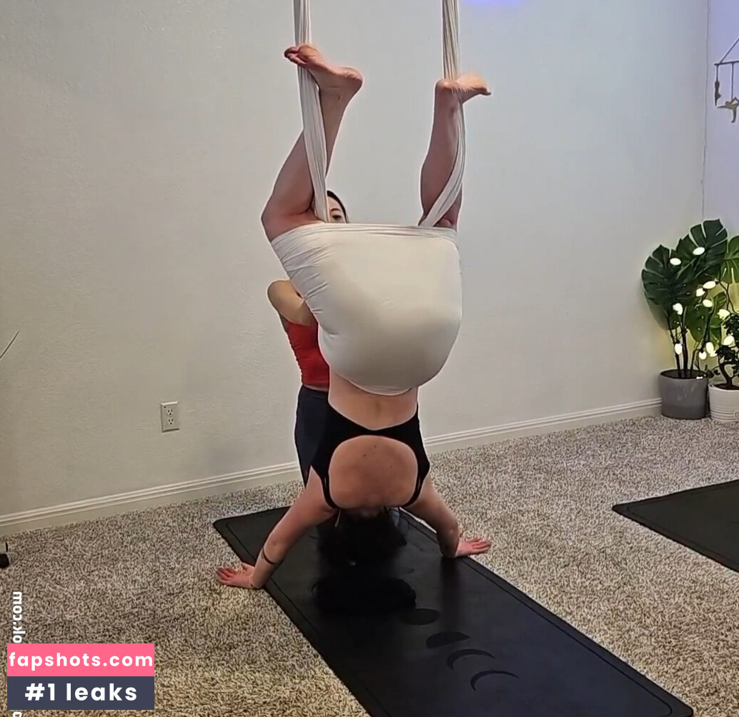 Layna Lazar gallery photo #12