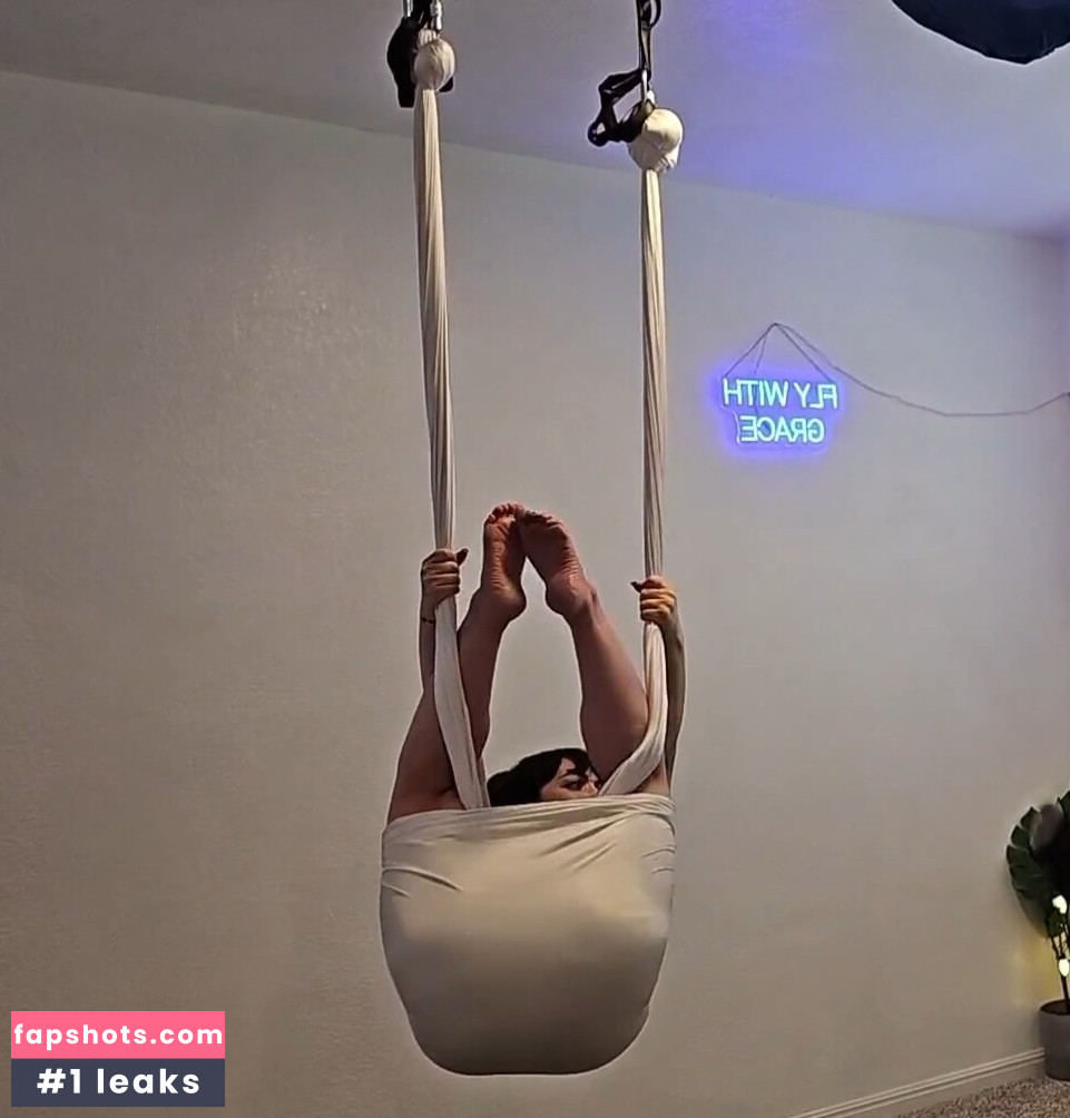 Layna Lazar gallery photo #17