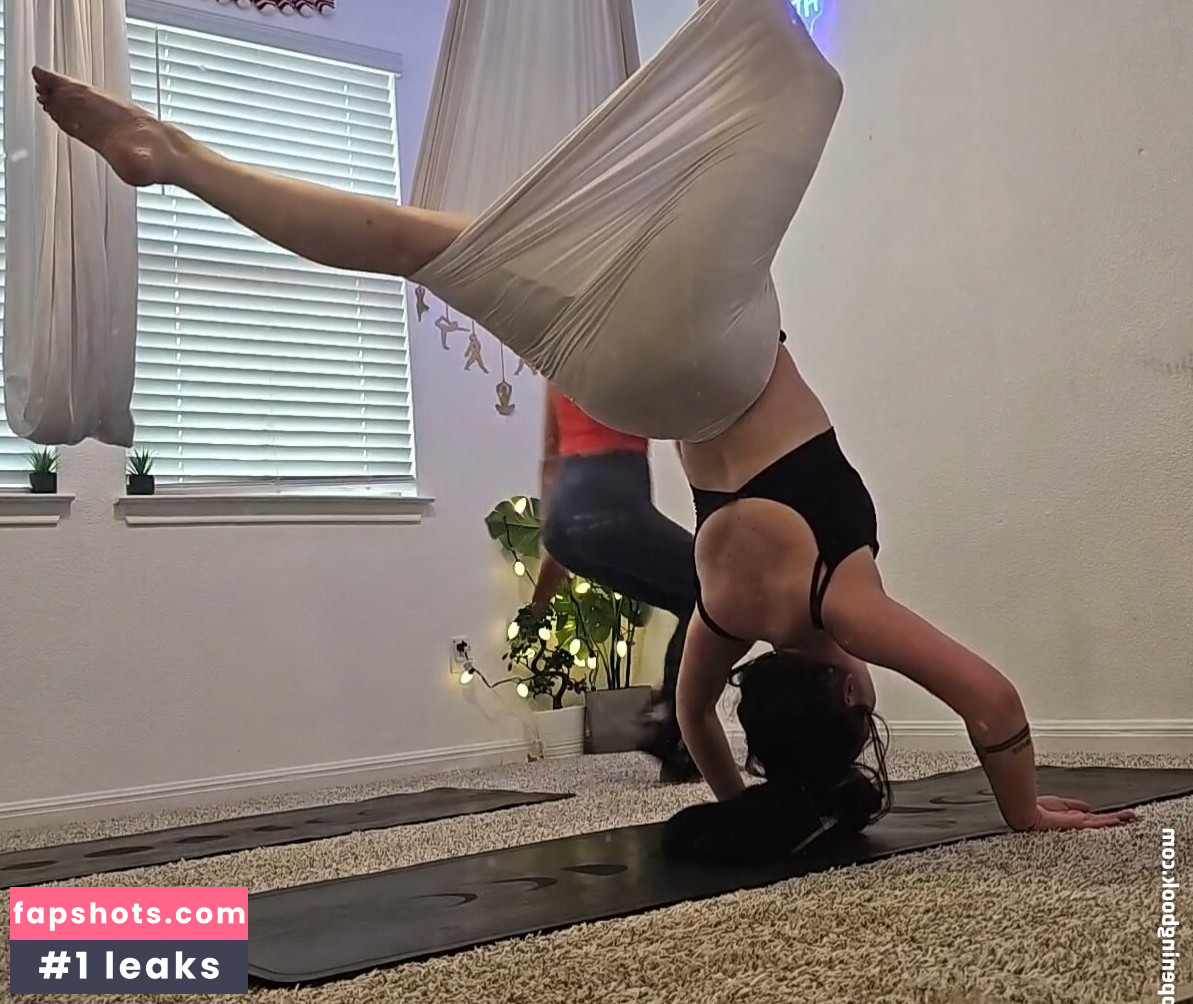 Layna Lazar gallery photo #20