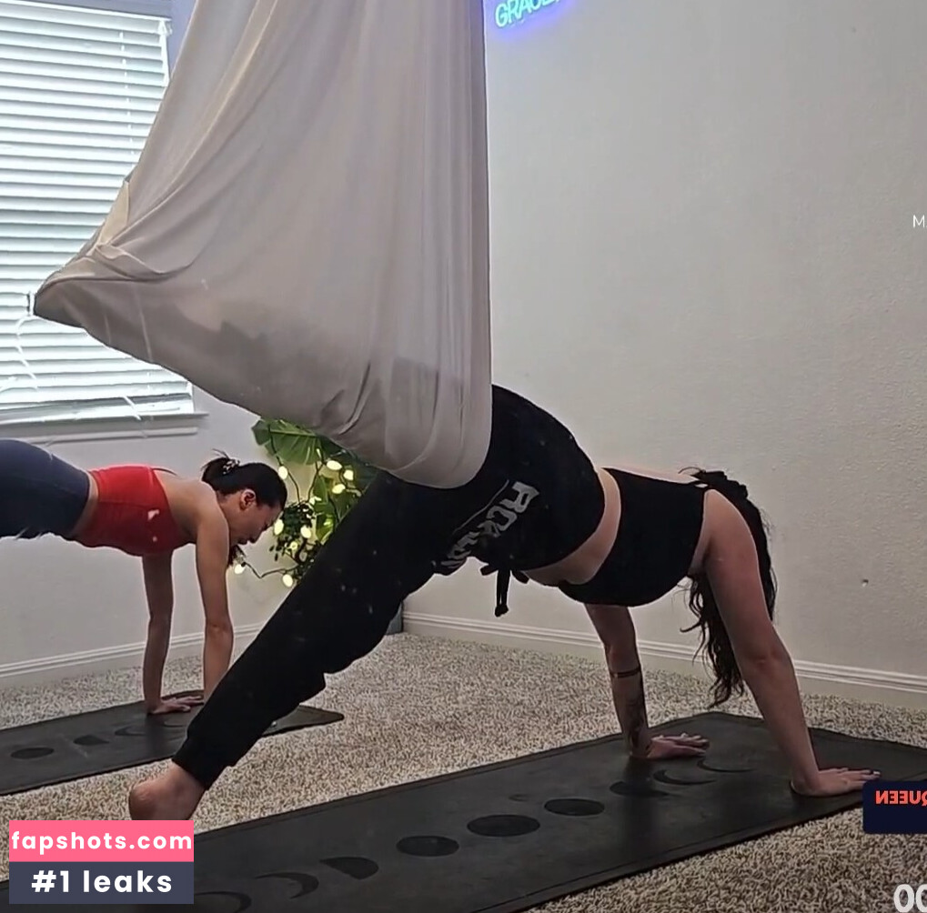 Layna Lazar gallery photo #4