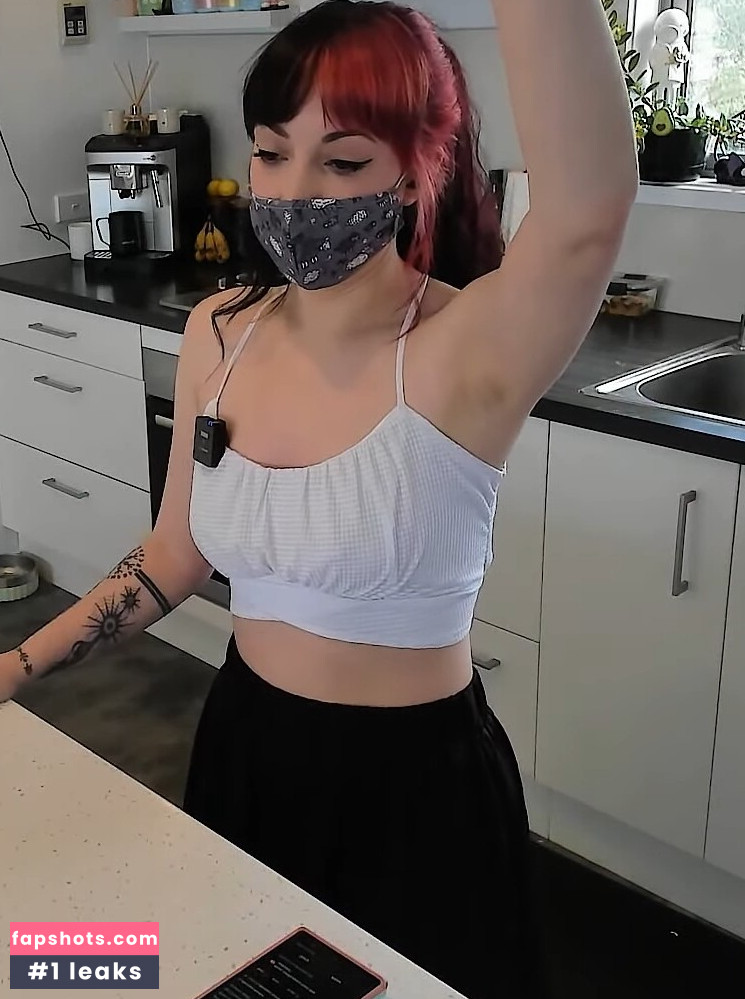 Layna Lazar nude babe gallery