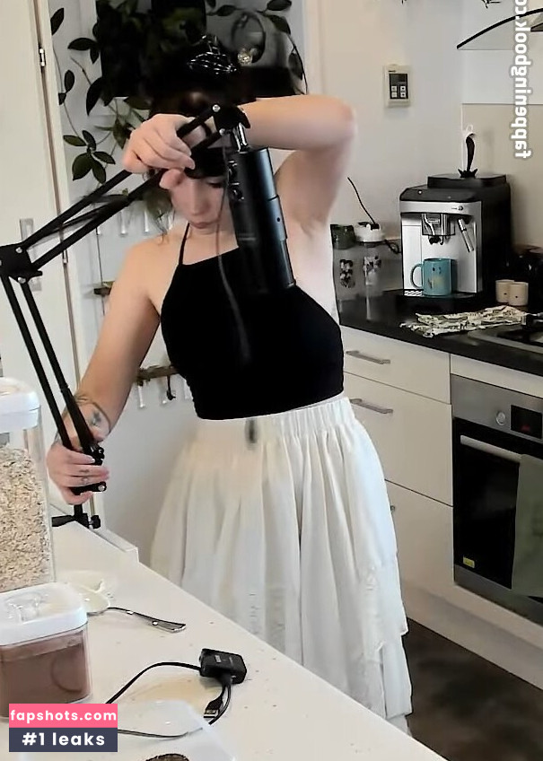 Layna Lazar gallery photo #91