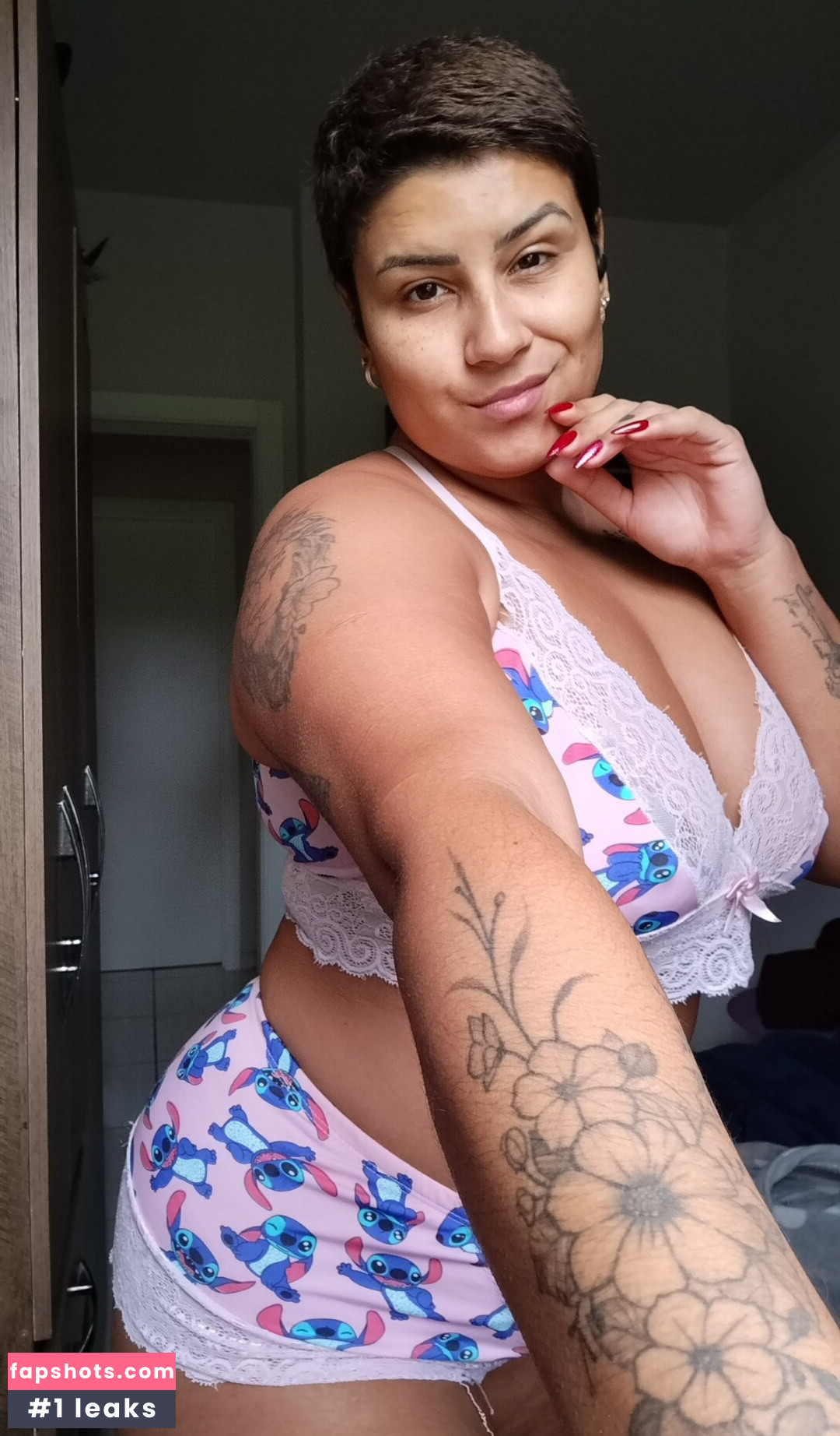 Lays_saah gallery photo #2