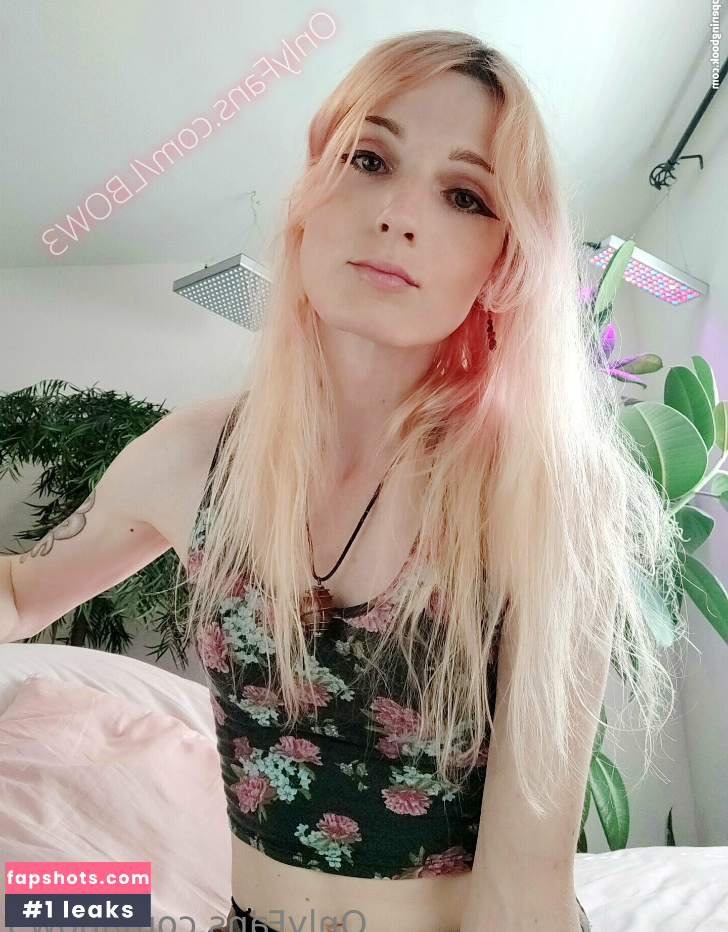 lbow3 nude babe gallery