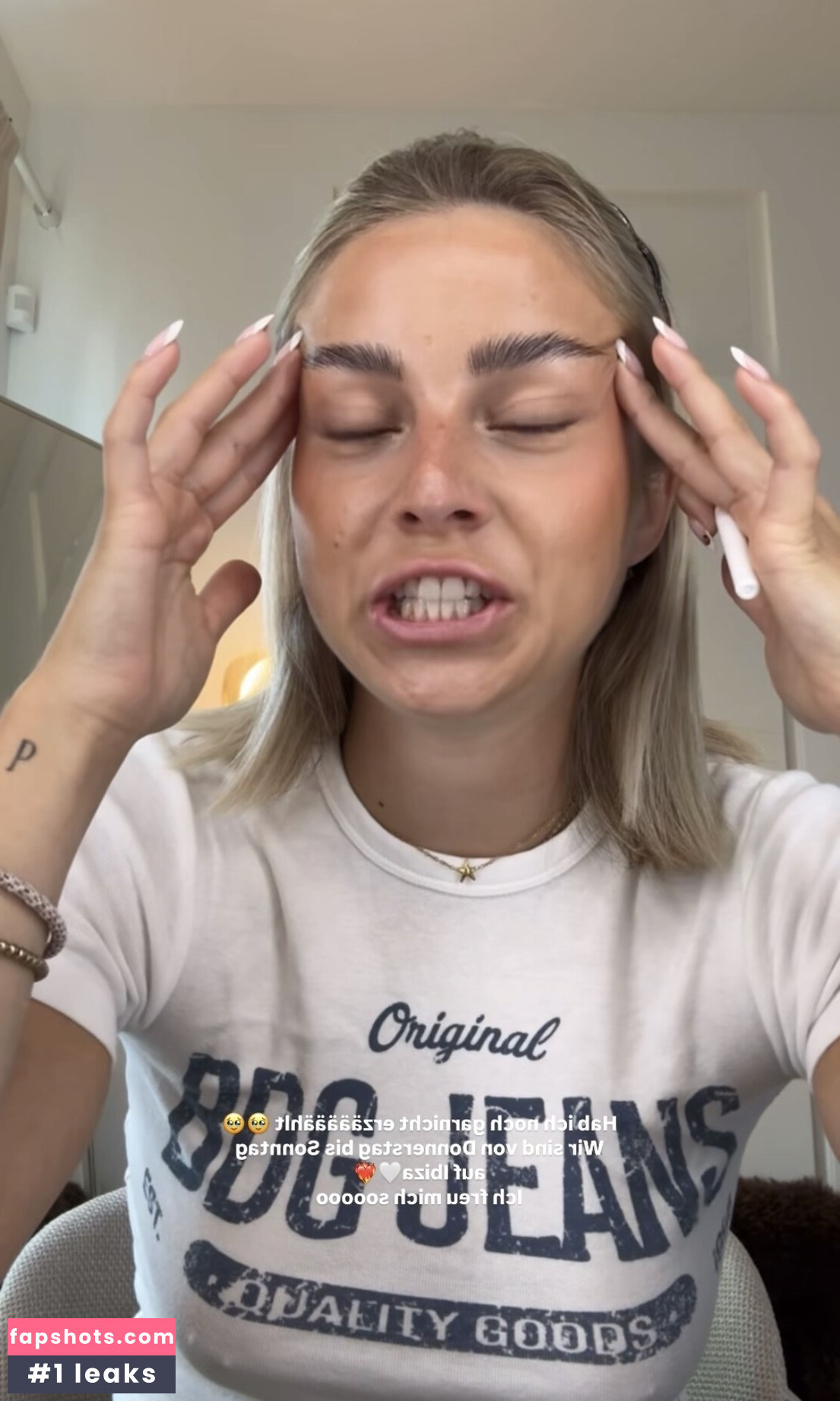 Lea Breuer gallery photo #11