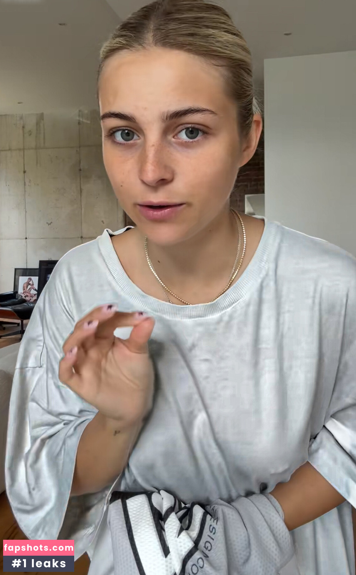 Lea Breuer gallery photo #22