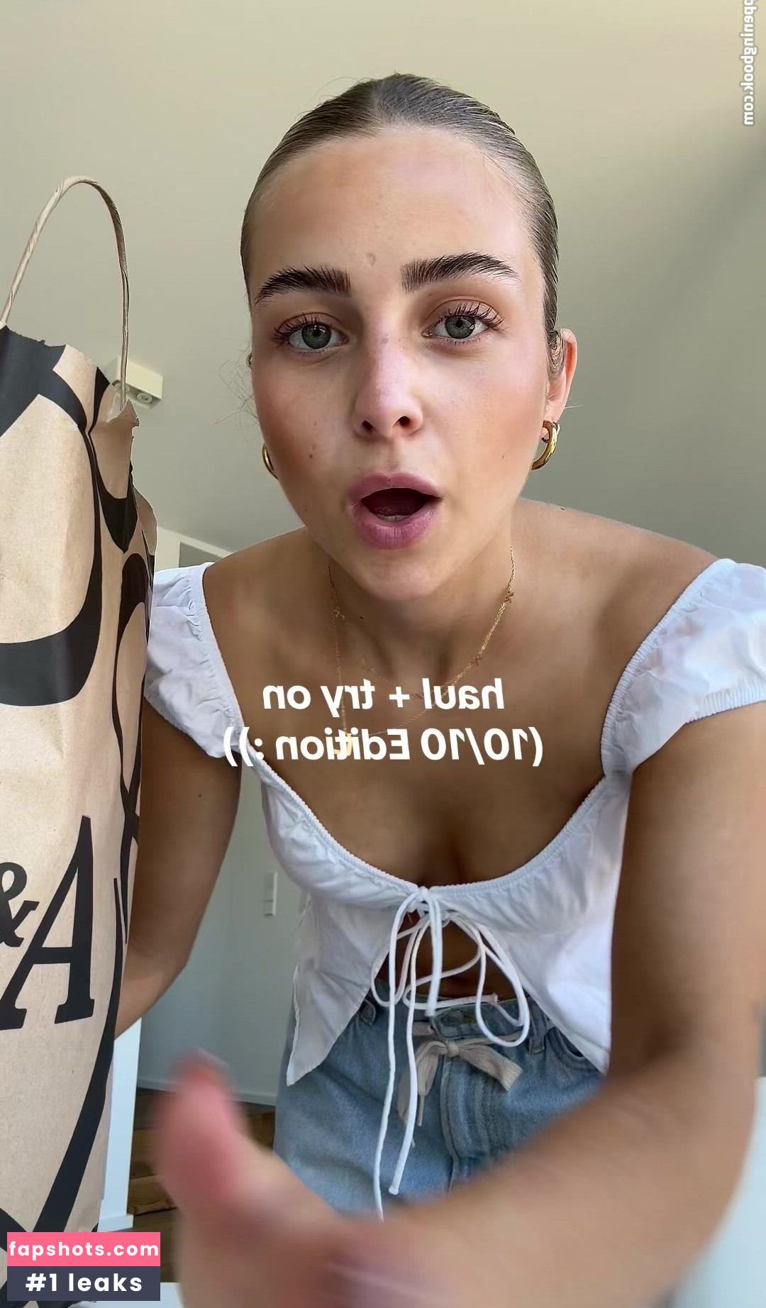 Lea Breuer gallery photo #28