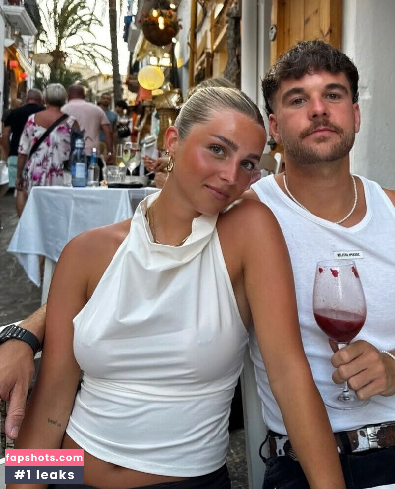 Lea Breuer gallery photo #4