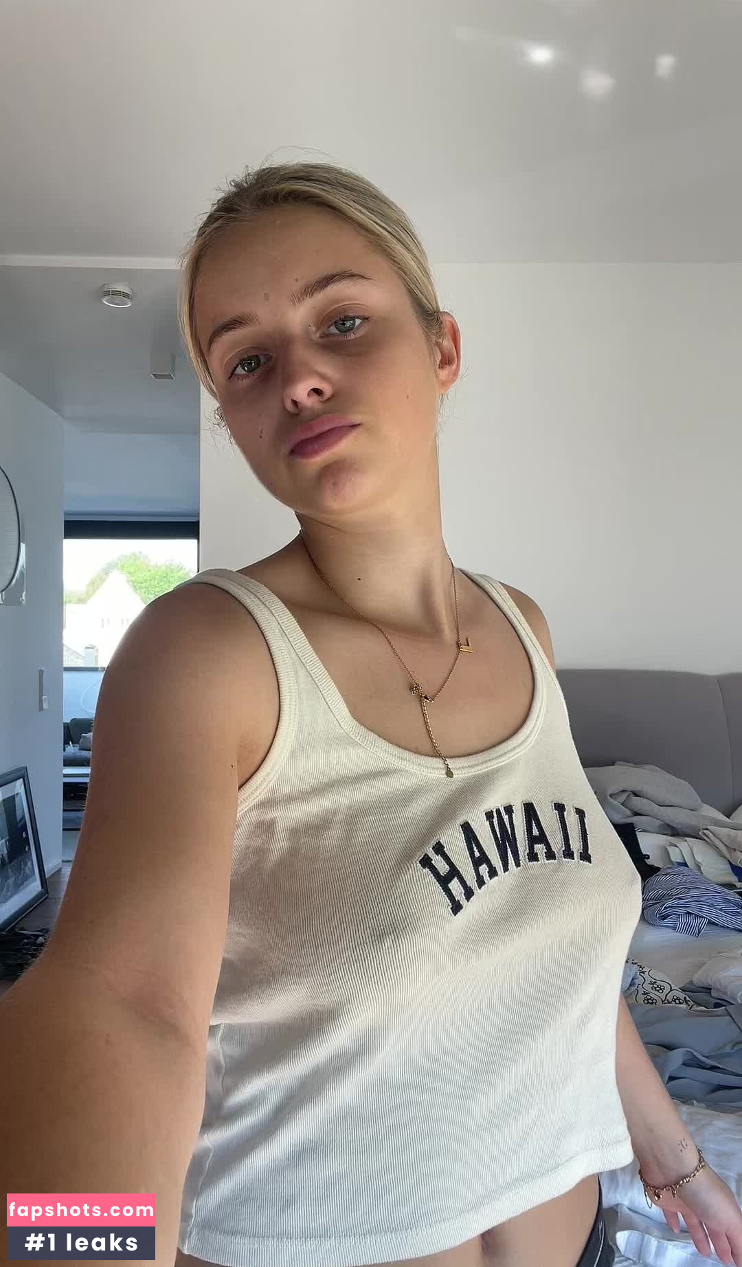 Lea Breuer gallery photo #38