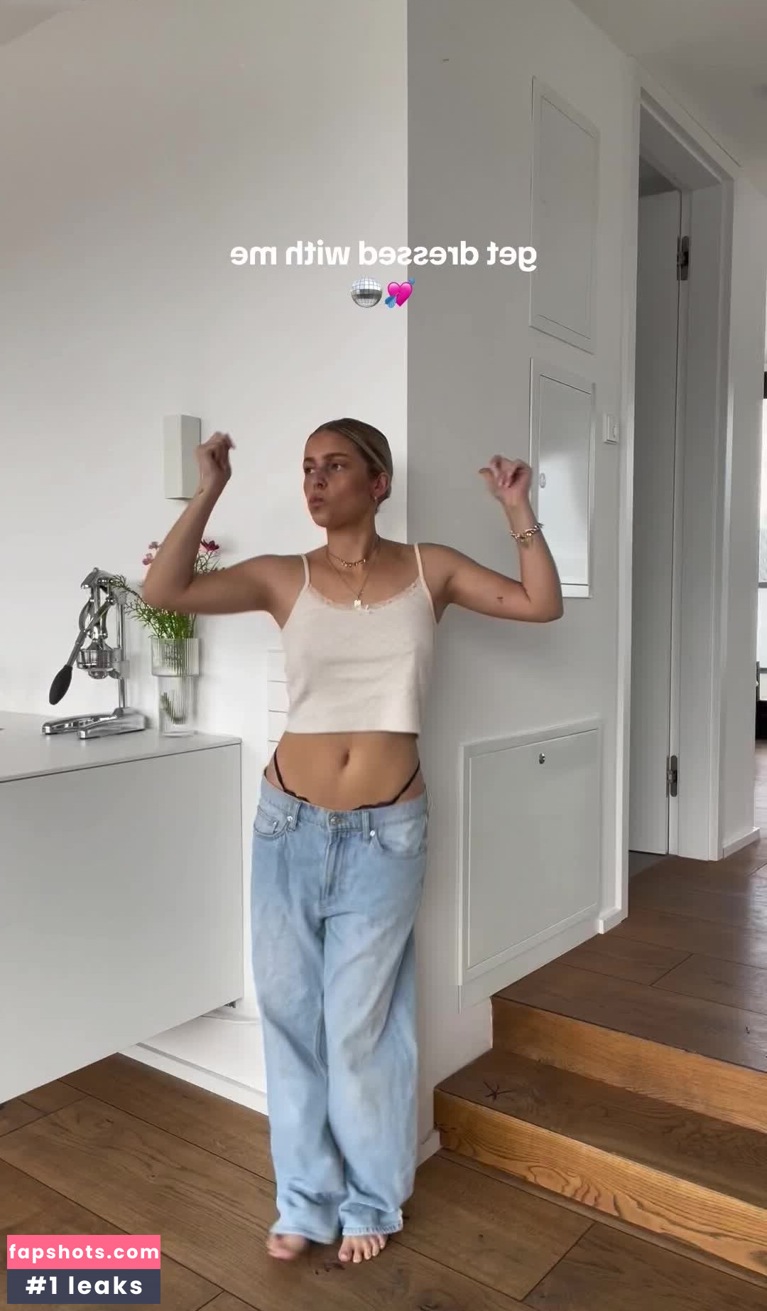 Lea Breuer gallery photo #39