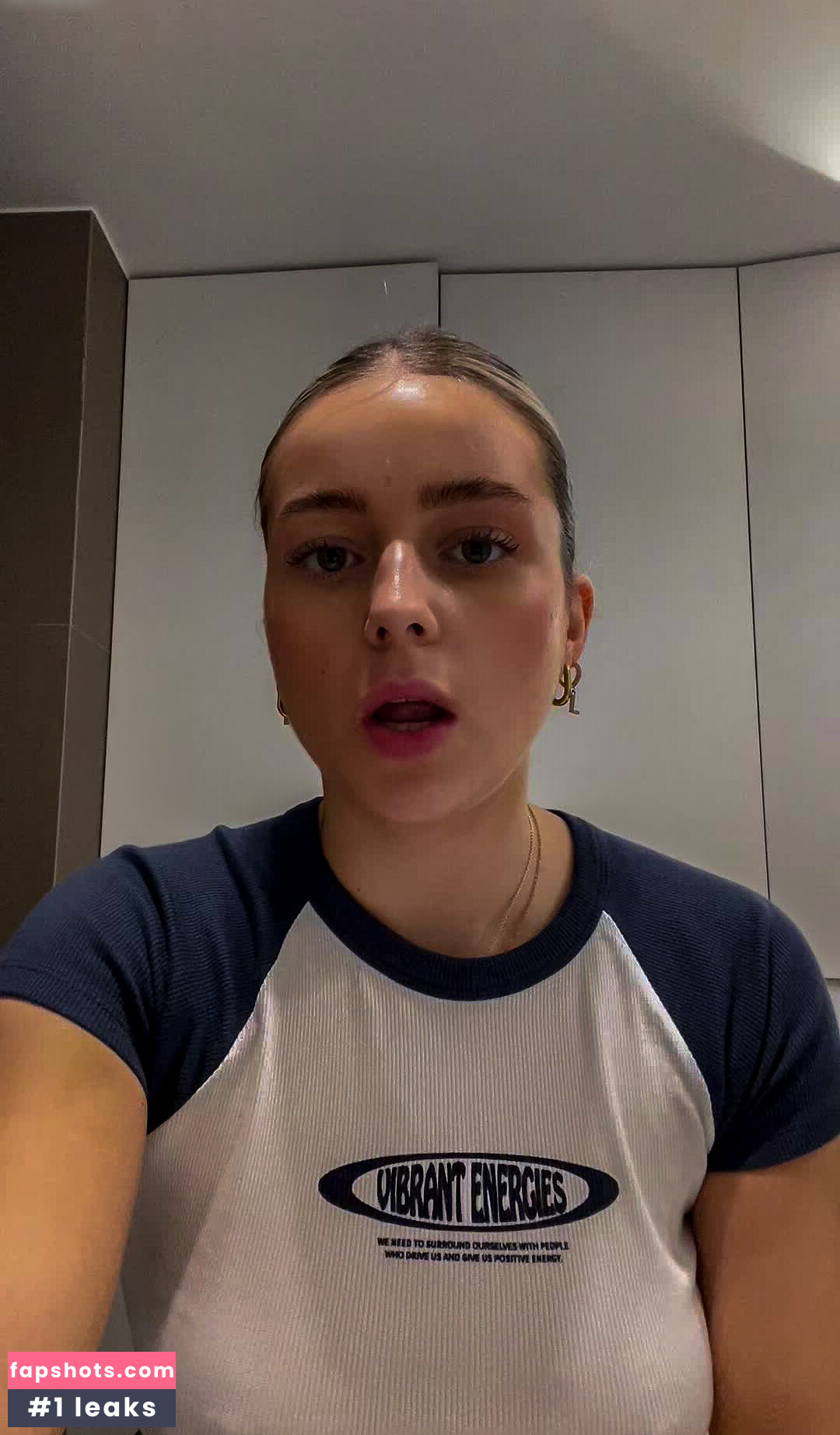 Lea Breuer gallery photo #40