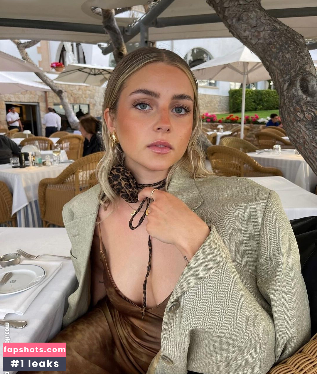 Lea Breuer gallery photo #62