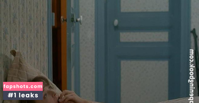 Léa Gabriele nude babe gallery