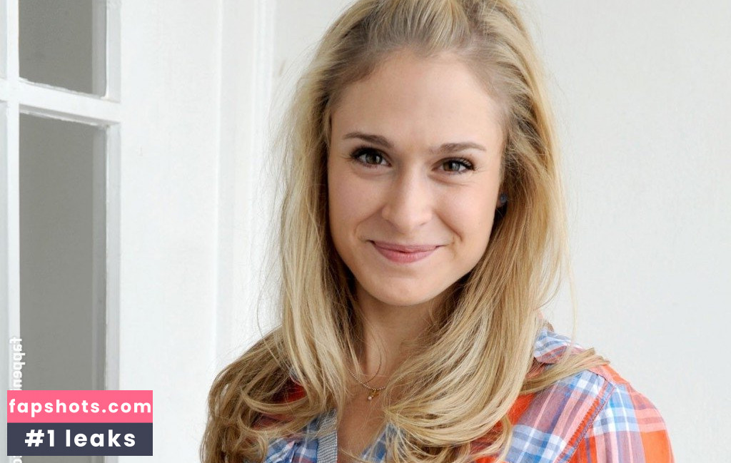 Lea Marlen Woitack gallery photo #3