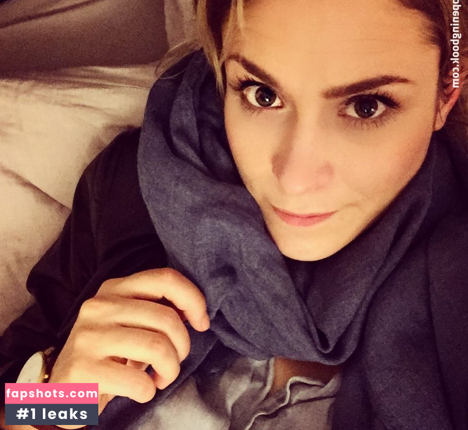 Lea Marlen Woitack gallery photo #10