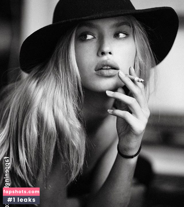 Lea Mohr gallery photo #11