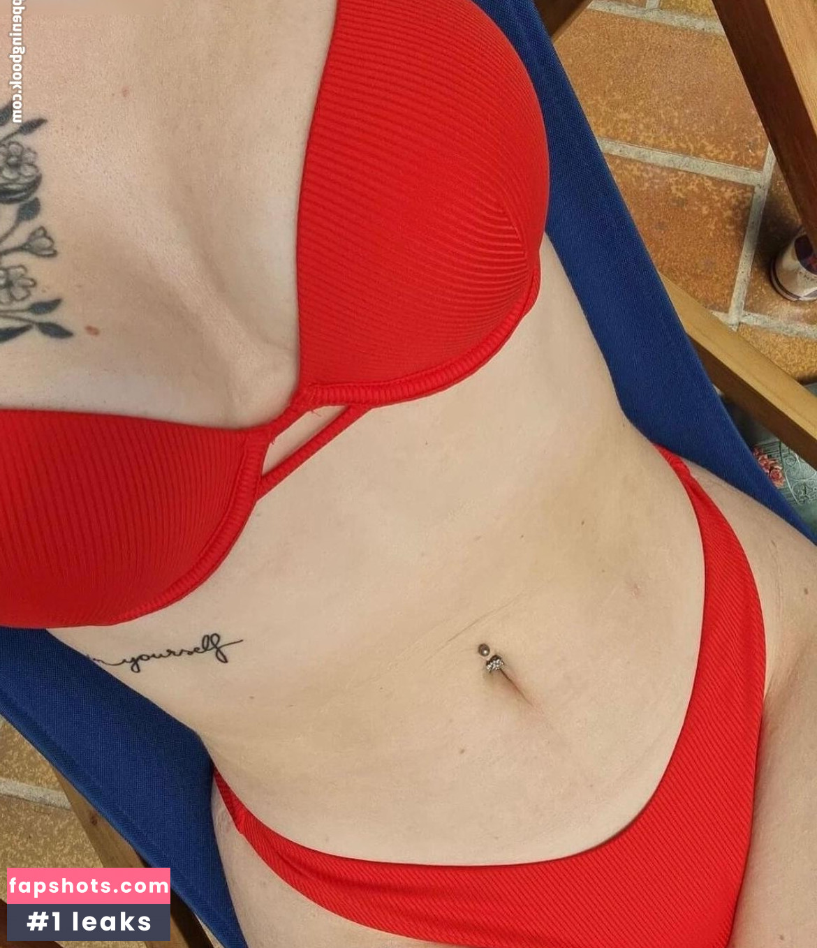 Lea Nici gallery photo #3