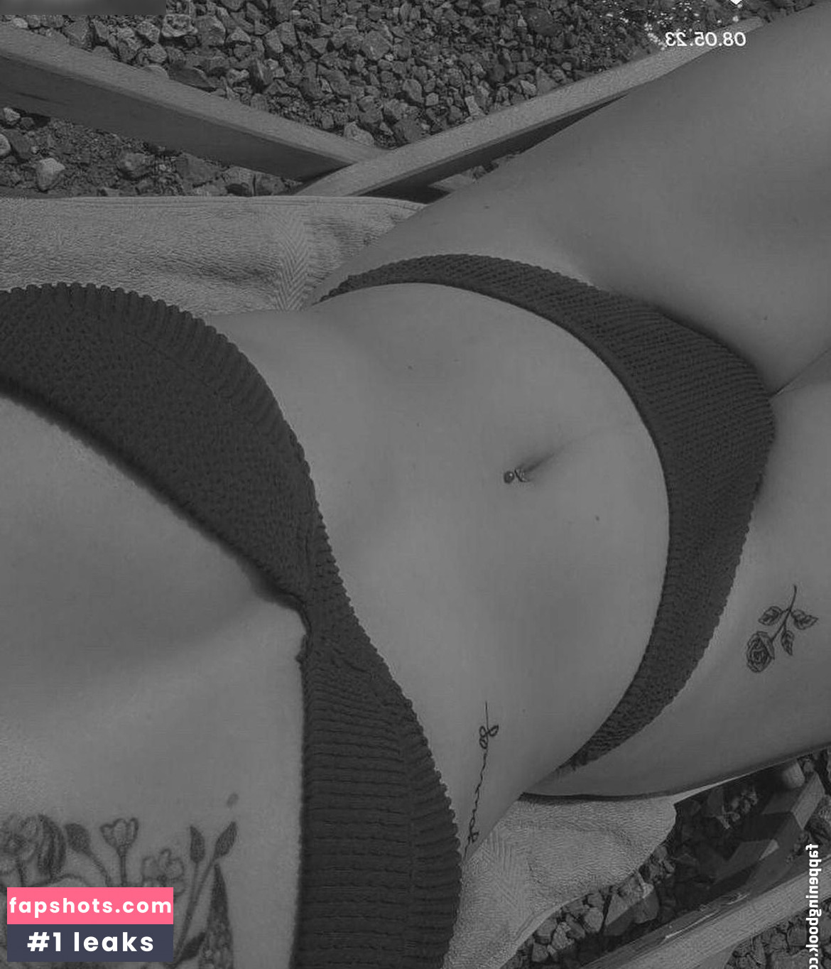 Lea Nici gallery photo #4