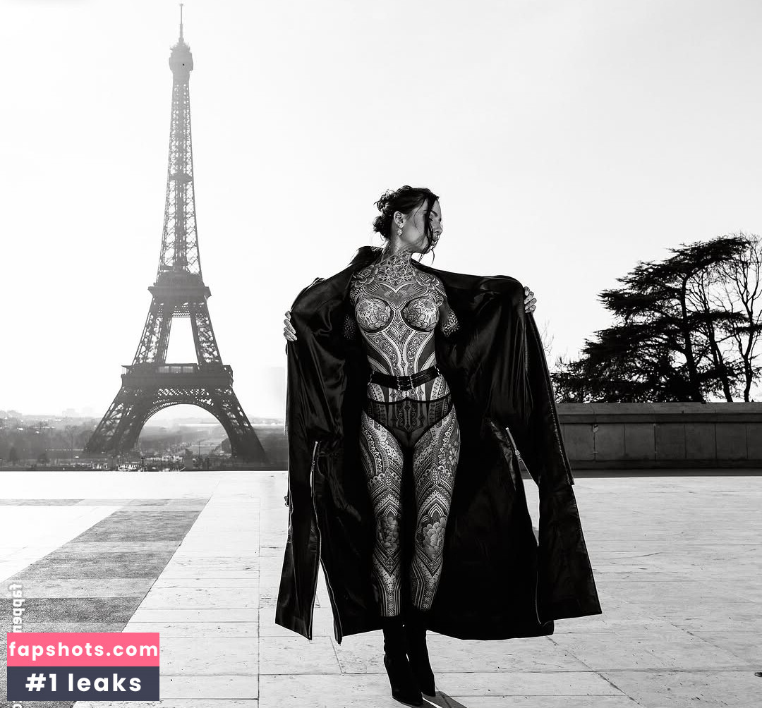 Léah Blum gallery photo #15