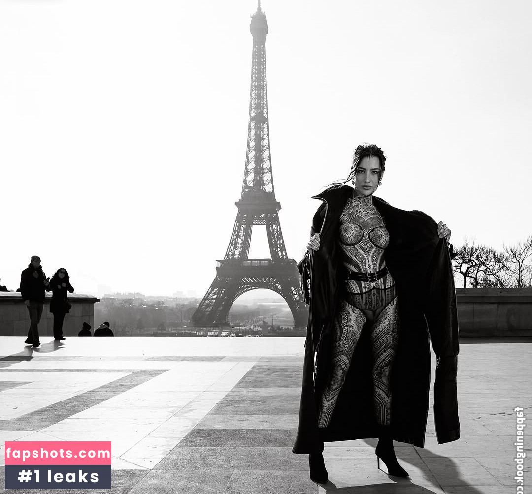 Léah Blum gallery photo #16