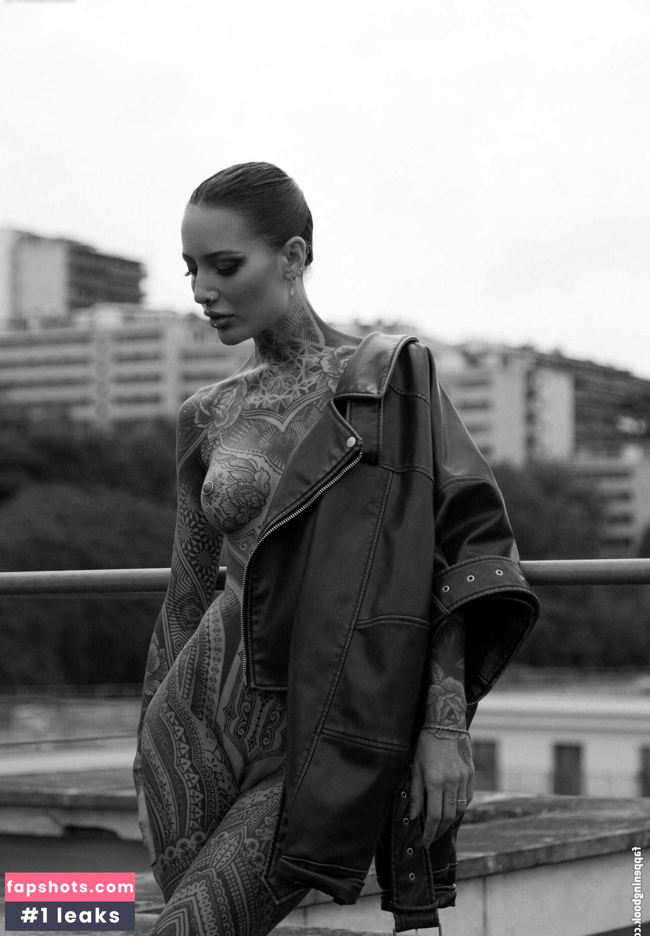 Léah Blum gallery photo #19