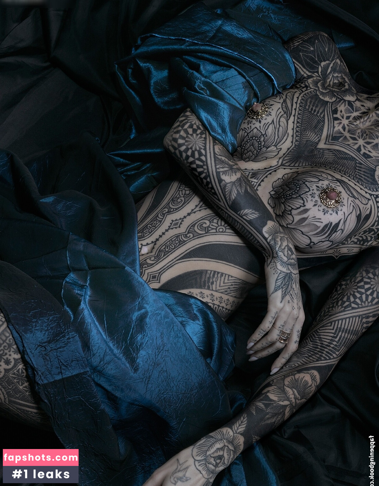 Léah Blum gallery photo #28