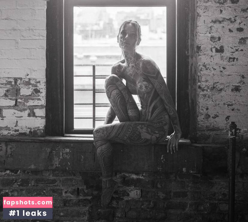 Léah Blum gallery photo #30